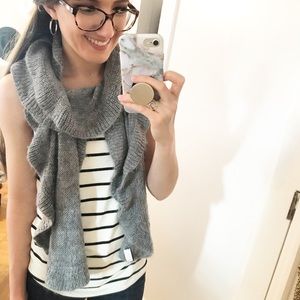 GAP ruffle scarf